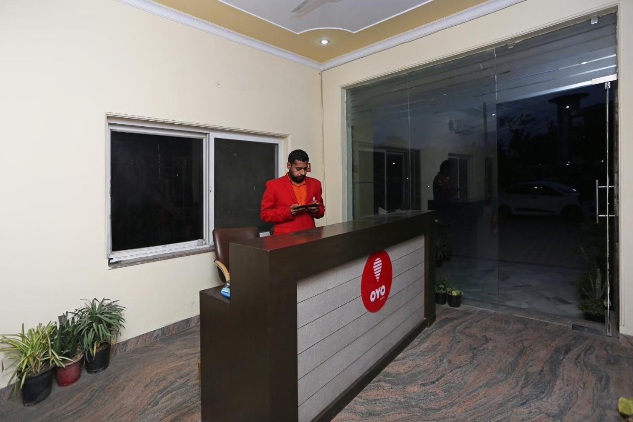 Oyo 8240 Maan Residency Hotel Gurgaon Buitenkant foto